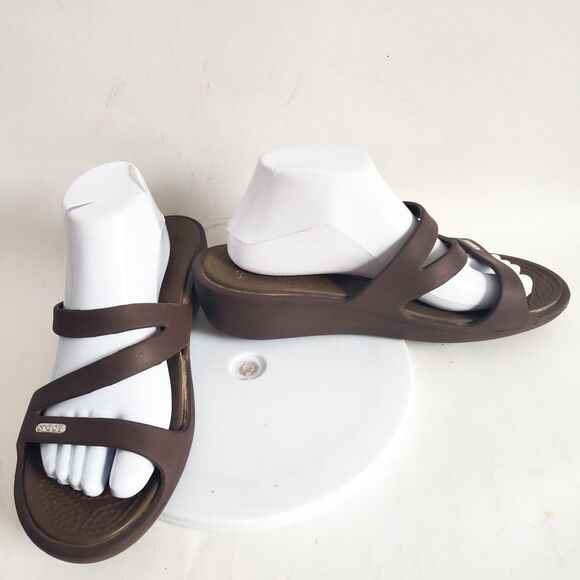 Crocs Comfort Sandals Size 9 Iconic Swiftwater Brown Slides Waterproof Wedge - Picture 2 of 10